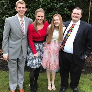 Meet your Posher, Launa